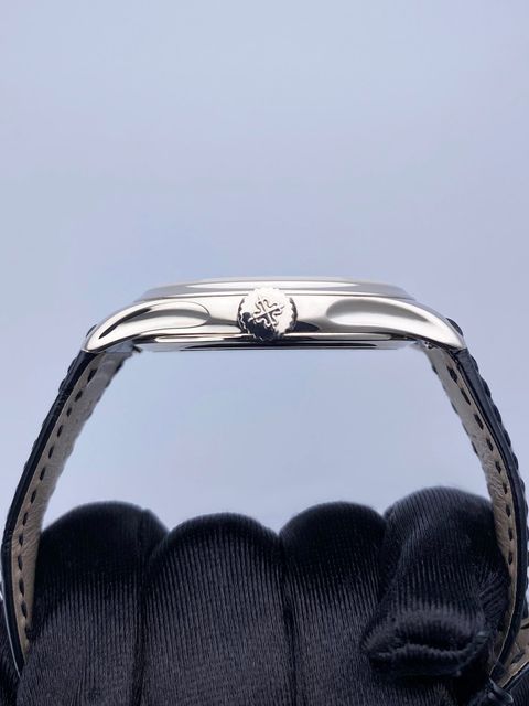 Patek Philippe Calatrava 5227G-001 Image 7